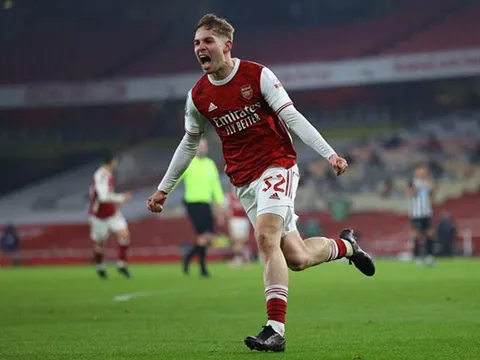 Sau Grealish, đến lượt Smith Rowe lý giải việc đi tất thấp