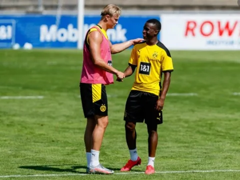 Sau Haaland, Dortmund trình làng thêm "họng pháo" 16 tuổi gây náo loạn châu Âu