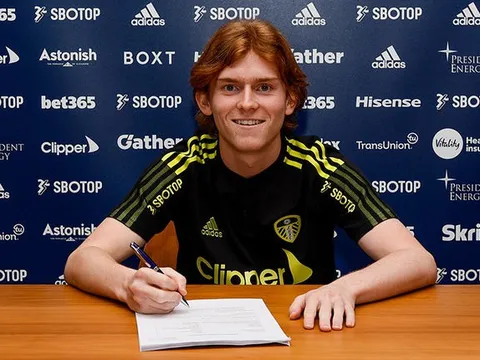 Sau sao Barca, Leeds United công bố tân binh thứ 4