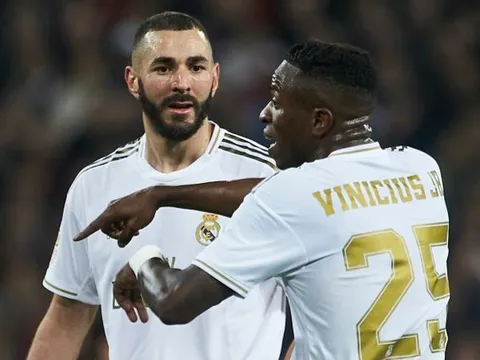 Sau scandal cô lập, Benzema và Vinicius "hành động khó lường" trong trận thắng Huesca