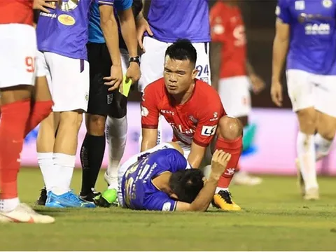 Sau tất cả, Hoàng Thịnh lên tiếng về pha vào bóng với Hùng Dũng