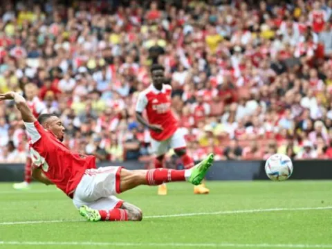 Jesus lập hat-trick, Arsenal "đánh tennis" ngày giành Emirates Cup