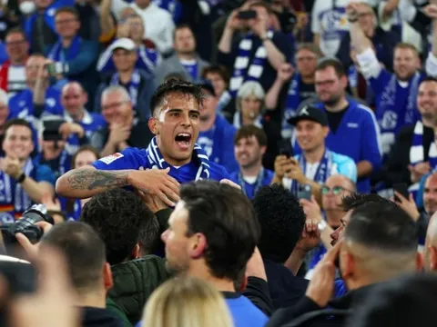 Schalke 04 trở lại Bundesliga