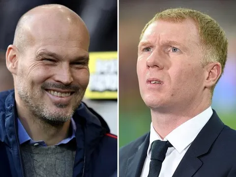 Scholes chê HLV của Arsenal... luộm thuộm