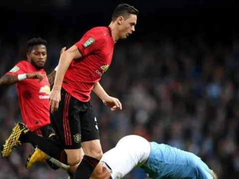 Scholes nói thẳng lý do Solskjaer không dám dùng 1 tiền vệ phòng ngự