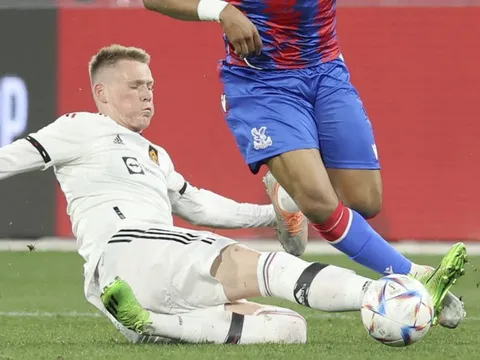 Điên rồ Scott McTominay
