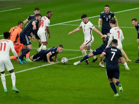 Scott McTominay như tấm khiên chắn mọi sát thương từ ĐT Anh