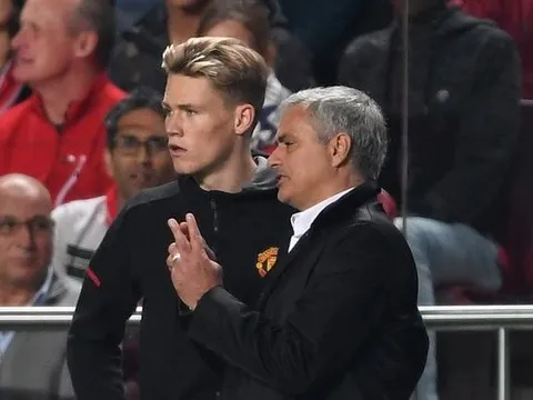 Không ngờ! Cầu thủ duy nhất ở Man Utd vẫn liên lạc với Mourinho