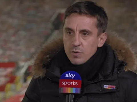 Quá bức xúc, Neville khuyên MU từ bỏ chiêu mộ sát thủ tuổi teen