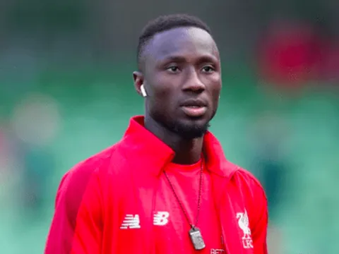 Nước châu Phi đảo chính, Liverpool gấp rút tìm cách đưa cầu thủ về Anh