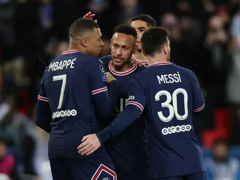 Cầu thủ đầu tiên được đề nghị lương 800.000 bảng/tuần