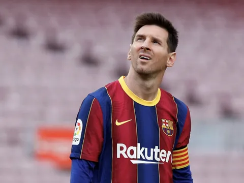 Messi gật đầu với Barca