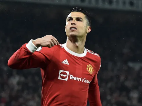 Pha 'quay xe' của Ronaldo khiến Chelsea chưng hửng