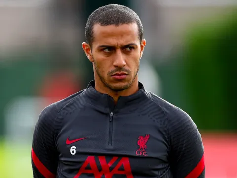 CHÍNH THỨC! Liverpool toang mạnh, Thiago Alcantara dính Covid-19