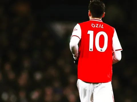 Sau tất cả, Mesut Ozil lên tiếng việc bị loại khỏi đội hình Arsenal