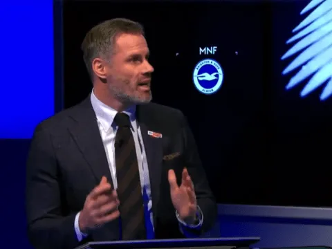 Carragher chỉ thẳng tên 3 bản hợp đồng tệ nhất của Arsenal