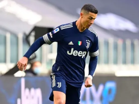 Ronaldo gật đầu với "Gã khổng lồ", Juve chốt giá sốc bán đứt