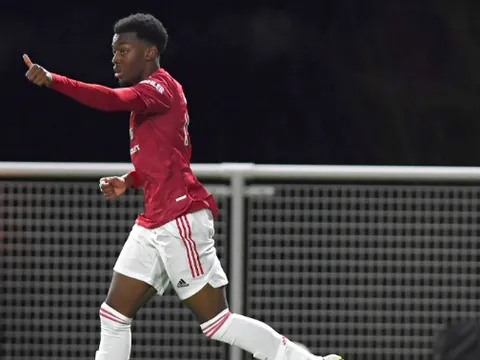Vừa được đôn lên đội một, "nhân tố X" của Man Utd đã dính chấn thương nặng