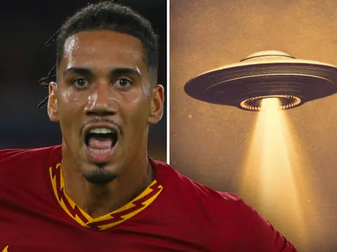 Cựu sao Man Utd quả quyết nhìn thấy UFO