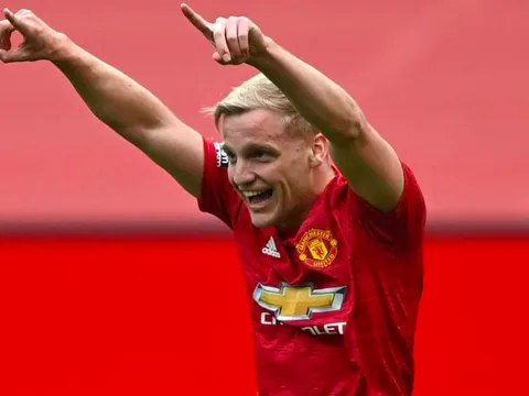 Xác nhận tương lai Van de Beek ở Man Utd