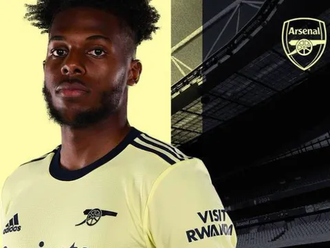 Tân binh hứa hẹn của Arsenal sút 2 chân như một