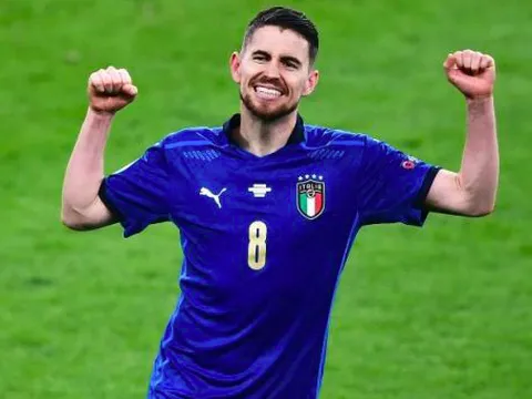 'Chelsea nên xây một bức tượng cho Jorginho'