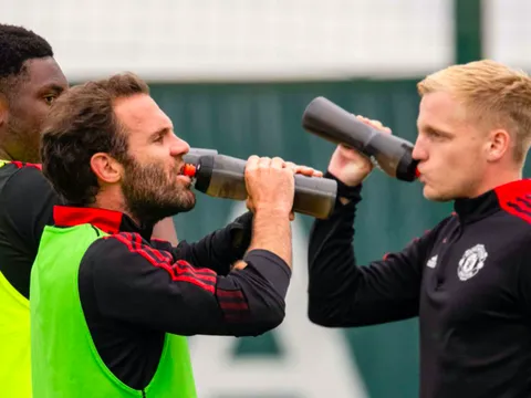 Van Basten: 'Van de Beek không đủ giỏi cho M.U'