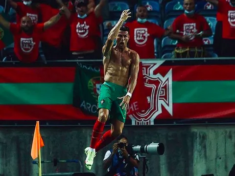CHÍNH THỨC! Ronaldo được vinh danh trước khi tới Man Utd