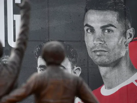 Ronaldo lập kỷ lục ngay khi ra mắt M.U lần thứ 2