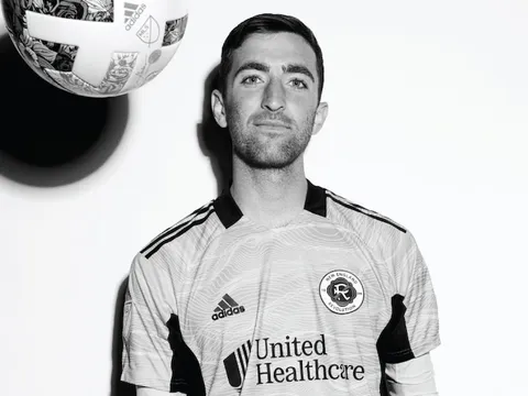 Tân binh của Arsenal đã đến London