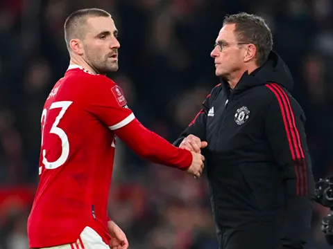 Ralf Rangnick báo tin choáng váng về Luke Shaw