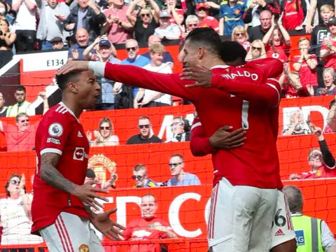 Đạt cột mốc khủng với cú hattrick, Ronaldo phá vỡ im lặng