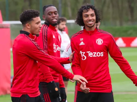 CHÍNH THỨC! Thêm cầu thủ chia tay Man Utd sau Matic