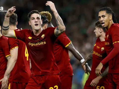 Mourinho làm điều chưa ai làm được ở Roma