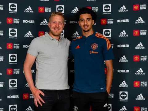 CHÍNH THỨC! Man Utd hoàn tất hợp đồng mới