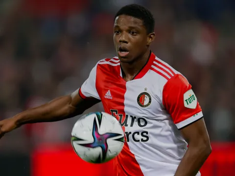 "Mọi cầu thủ chạy cánh sẽ phải đau đầu trước Tyrell Malacia"