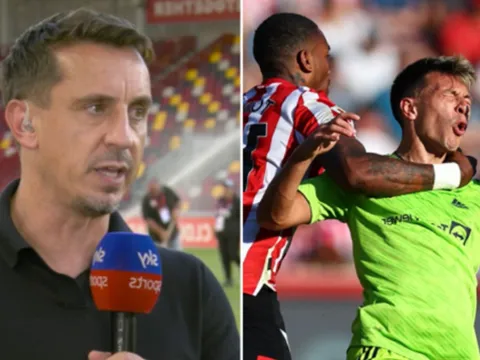 Neville hiến kế giúp Ten Hag sử dụng Martinez