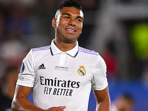 Casemiro có động thái đầu tiên chia tay Real Madrid