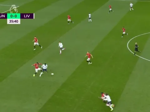 Gary Neville: "Đó là 1 pha phạm lỗi"