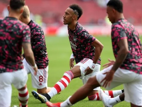 "Sẽ là bi kịch nếu Aubameyang ở lại Arsenal"