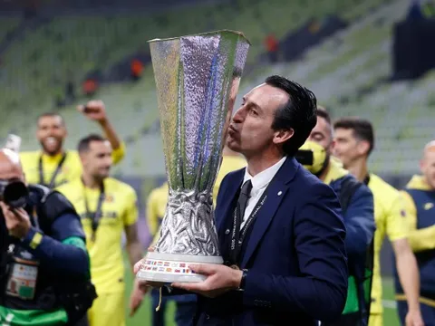 Nhờ Arsenal, Emery đã đánh bại Man United