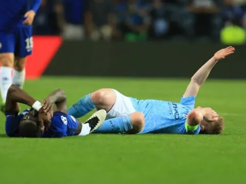 Thầy De Bruyne chỉ ra cầu thủ may mắn thoát thẻ đỏ của Chelsea