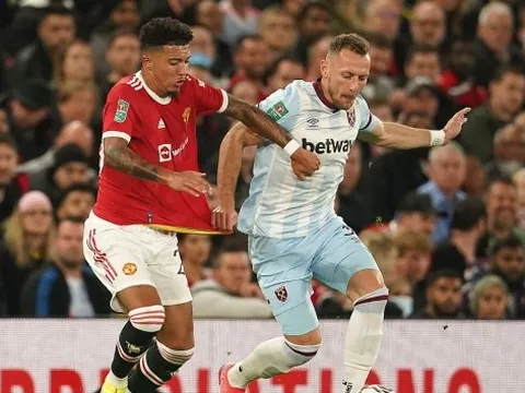 Sếp lớn Dortmund rơi nước mắt, nhưng Man Utd đã đúng với Sancho