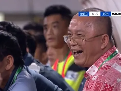 Sếp lớn Than Quảng Ninh lên tiếng về "nụ cười khó hiểu" trong trận thua Hà Nội