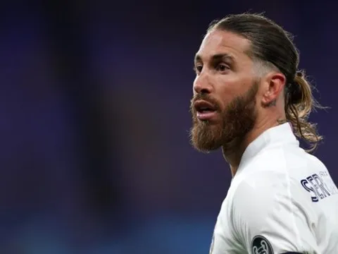 Sergio Ramos có gì hơn các trung vệ Man Utd?