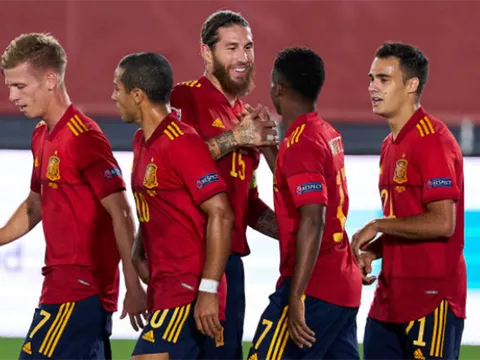 Sergio Ramos lập cú đúp, Tây Ban Nha nhấn chìm Ukraine