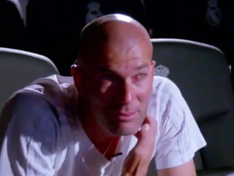 Sét đánh ngang tai, Zidane nhận tin cực xấu trước trận cầu sinh tử