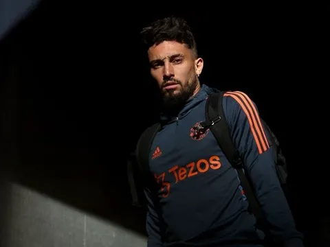 Sevilla dẫn đầu cuộc đua ký hậu vệ Man Utd