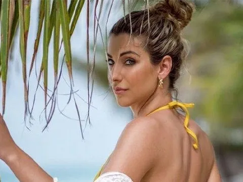 Shona River: Diễn viên phim cấp 3 khiến dàn WAGs M.U lo sốt vó