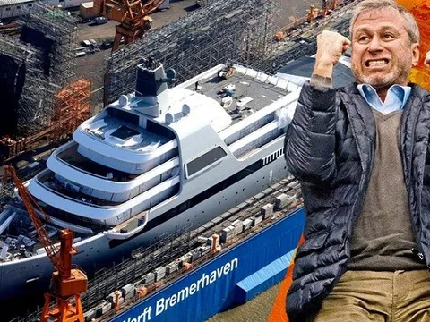 Siêu du thuyền 430 triệu bảng của Roman Abramovich bị người ủng hộ Ukraine tấn công